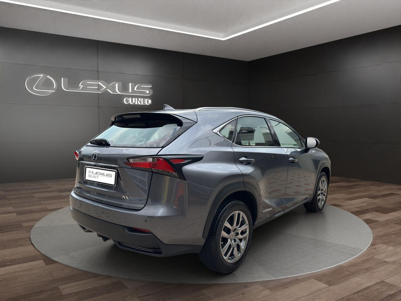 Lexus NX 300h 2.5 Executive 4wd cvt