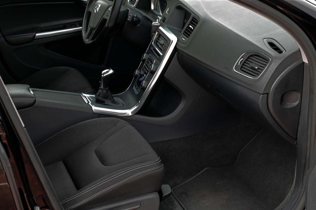 Volvo V60 D2 R-design