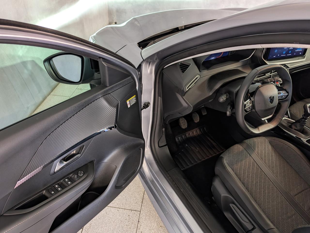 Peugeot 208 ii 1.2 puretech 100cv Allure