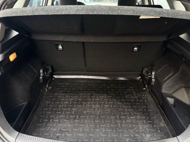 TOYOTA Auris Touring Sports 1.8 Hybrid Active