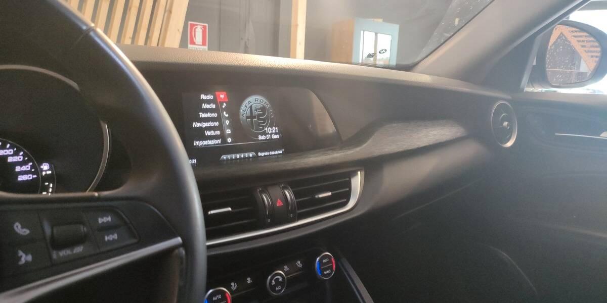 Alfa Romeo Stelvio 2.2 t Business Q4 190cv auto my19