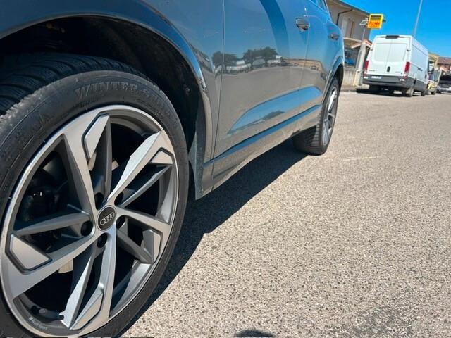 Audi Q3 35 TDI quattro S tronic Identity Black