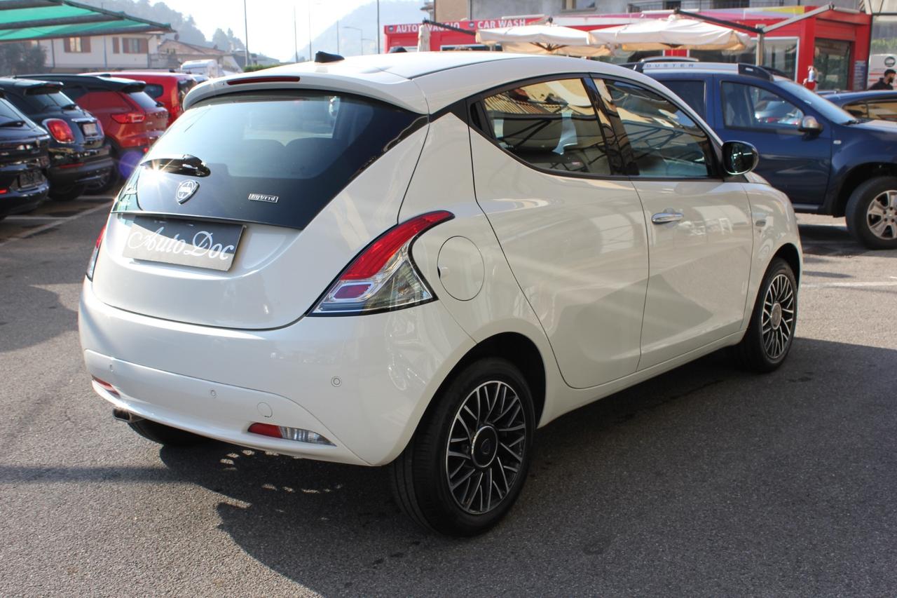 Lancia Ypsilon 1.0 FireFly 5 porte S&S Hybrid Ecochic Gold