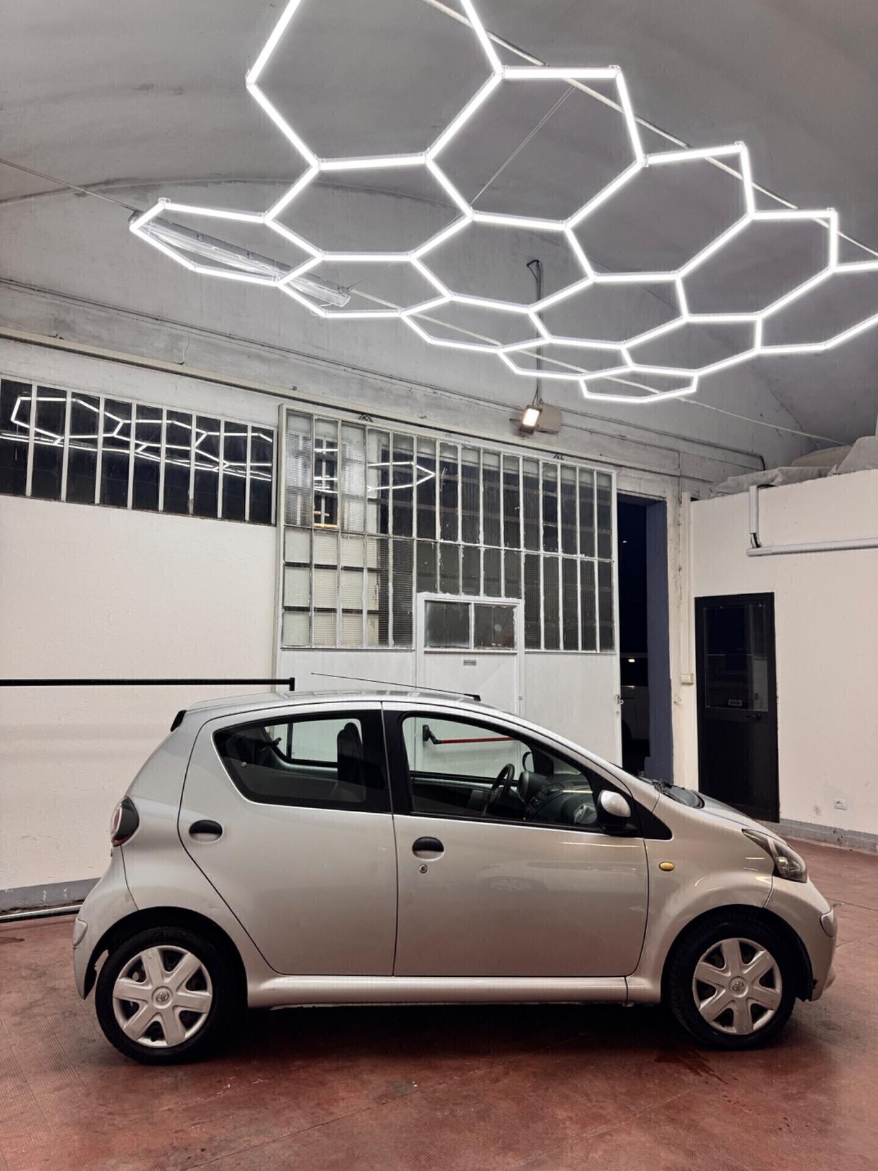 Toyota Aygo 1.0 12V VVT-i 5 porte Deep Ocean Connect