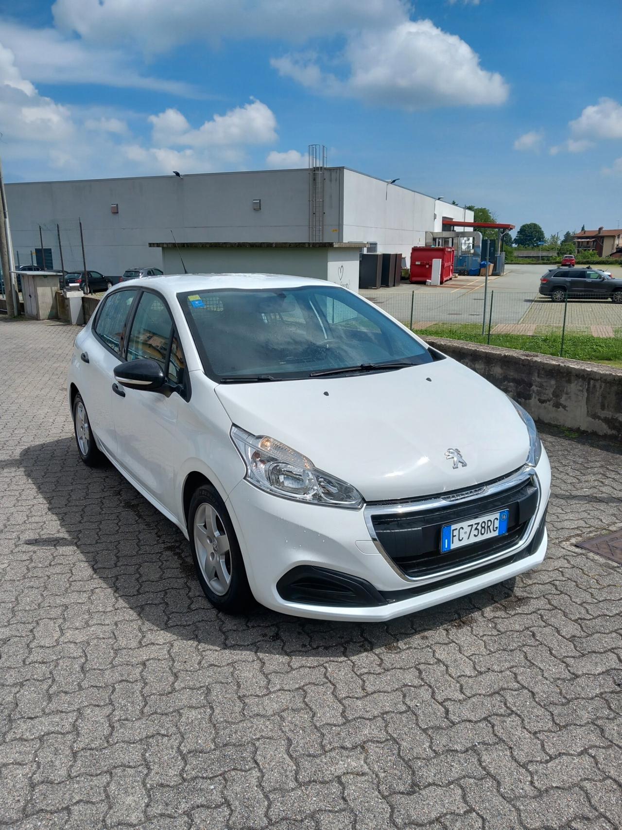 PEUGEOT 208 AUTOCARRO