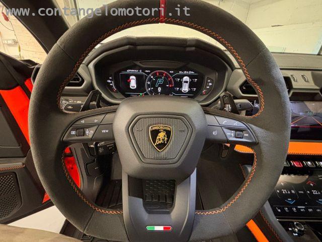 LAMBORGHINI Urus 4.0 SE vettura ufficiale