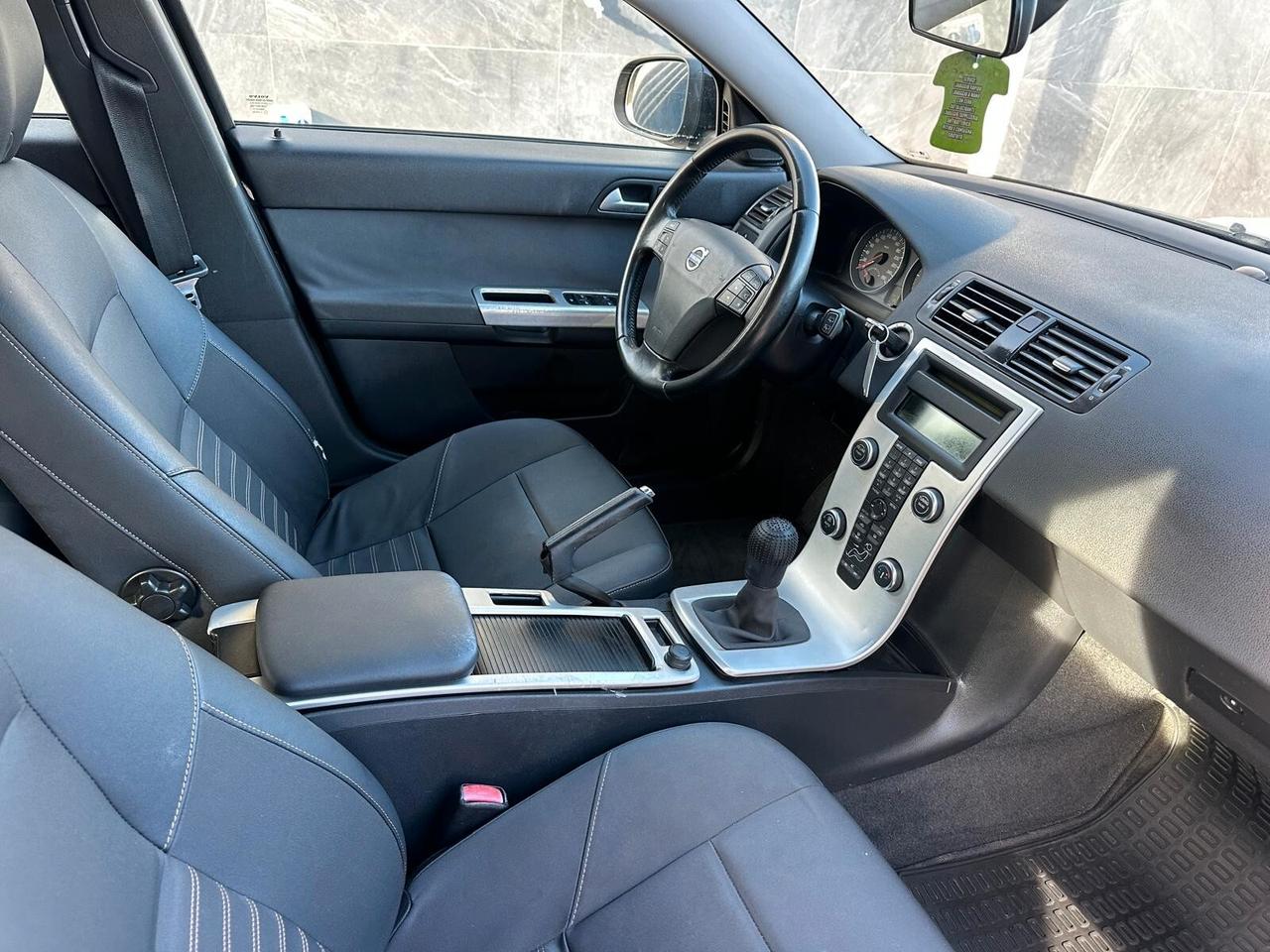 Volvo V50 D2 R-design 1.6 DIESEL 115 CV