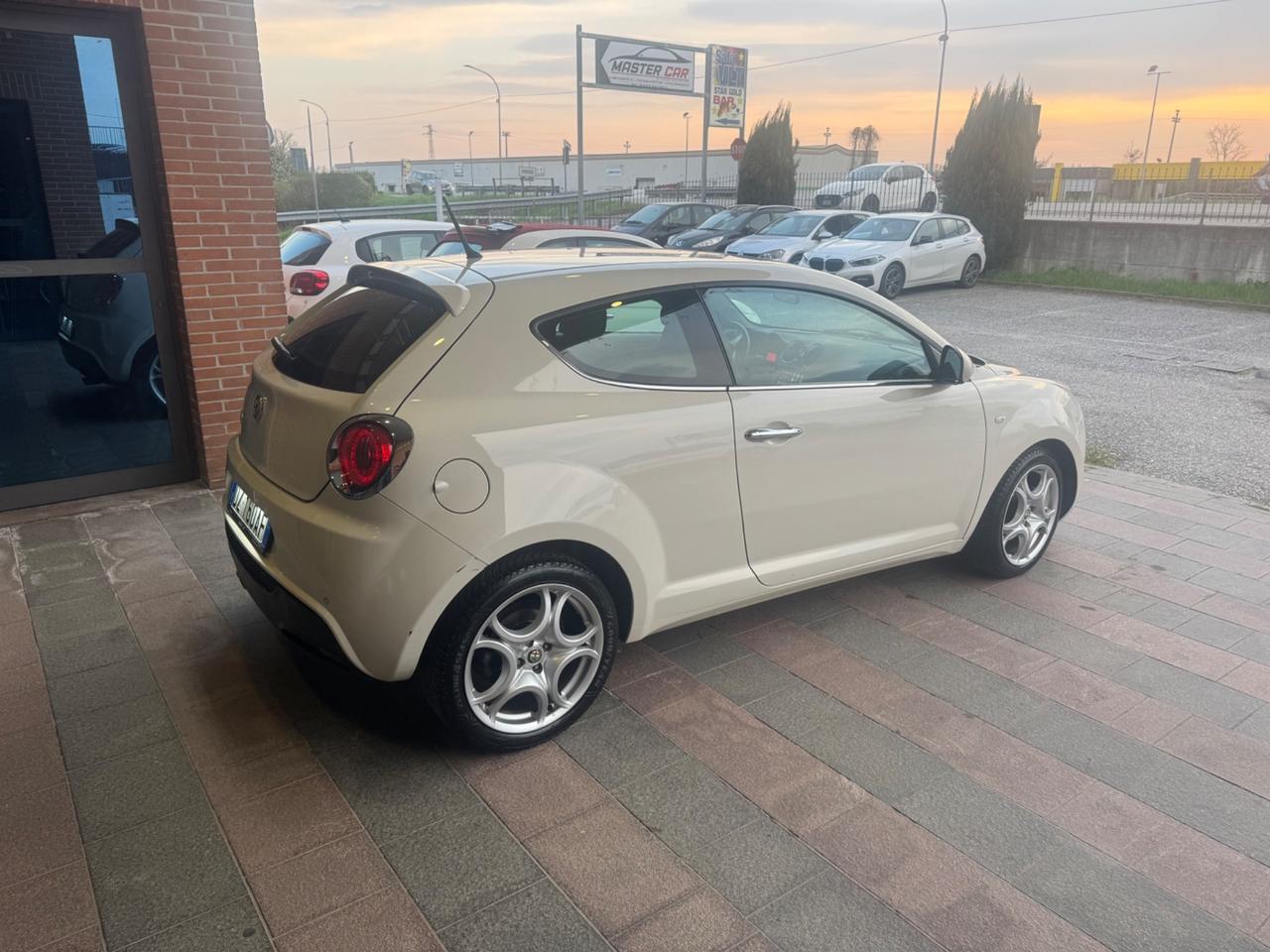Alfa Romeo MiTo 1.3 JTDm 16V 90 CV Distinctive Sport Pack
