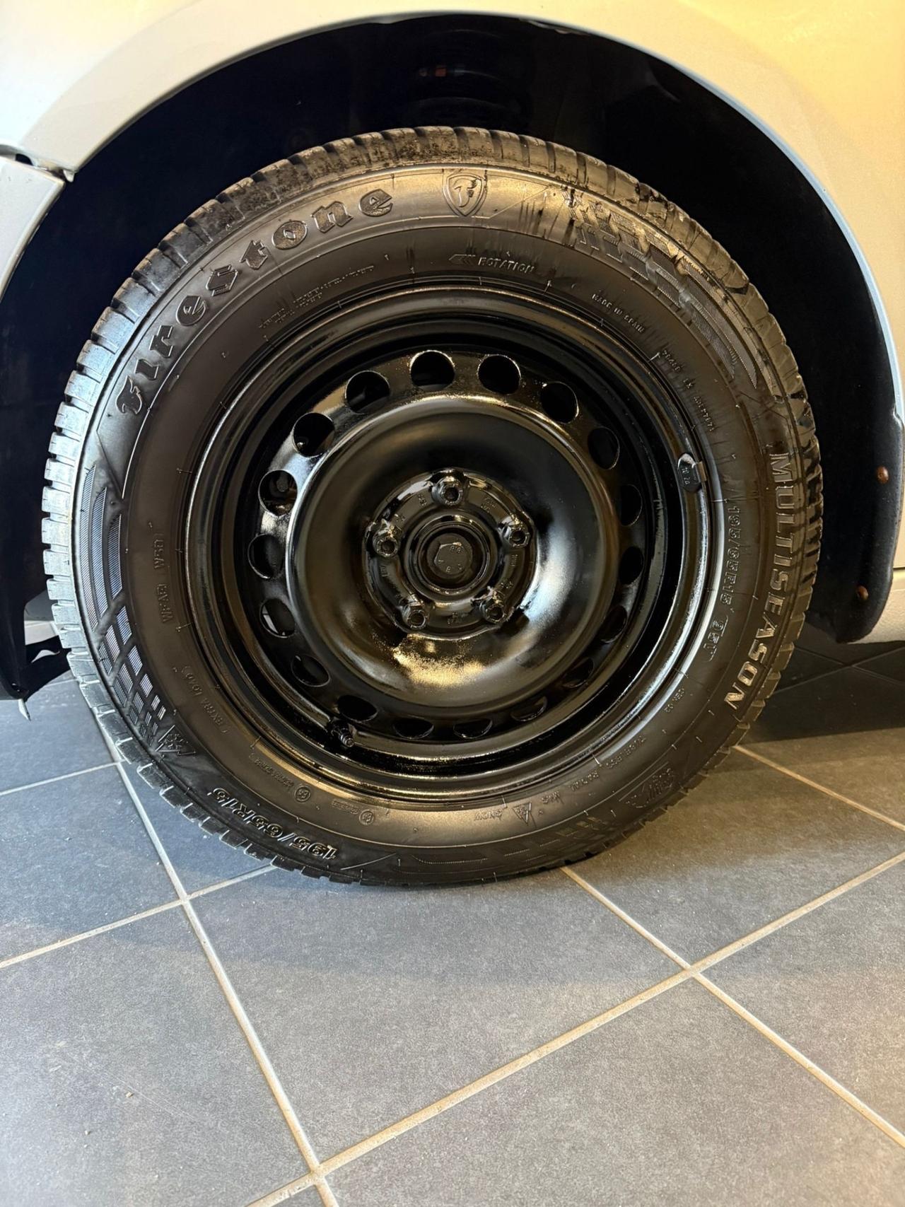 Volkswagen Golf 5 SERIE-NEOPATENTATI