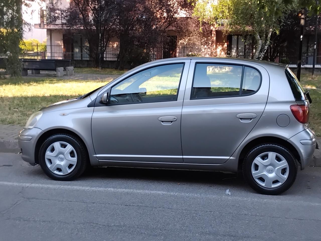 Toyota Yaris 1.0i 16V cat 5 porte KM 130 IDEALE PER NEO PATENTATI A 2.499 EURO