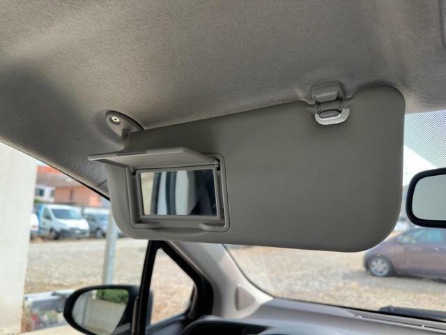 TOYOTA Yaris 1.5 5 POSTI IBRIDA OK NEOPATENTATI BI-COLOR