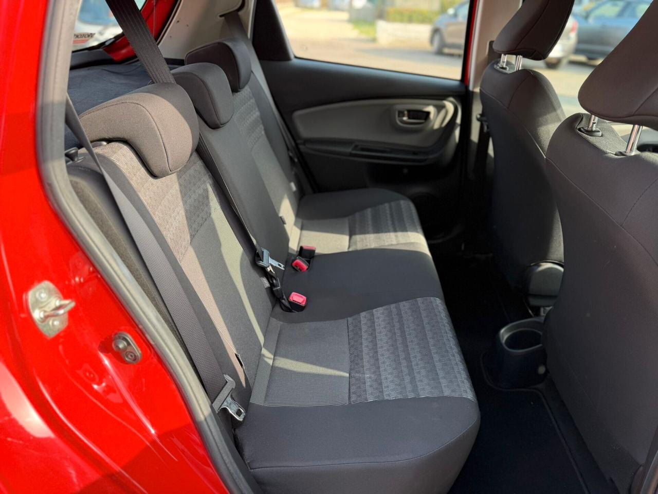 Toyota Yaris 1.3 5 porte trend red edition