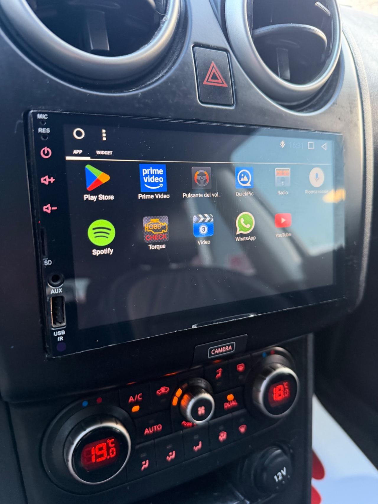 Nissan Qashqai 2013 1,6 dci 7 posti km 167,000 garanzia 12 mesi