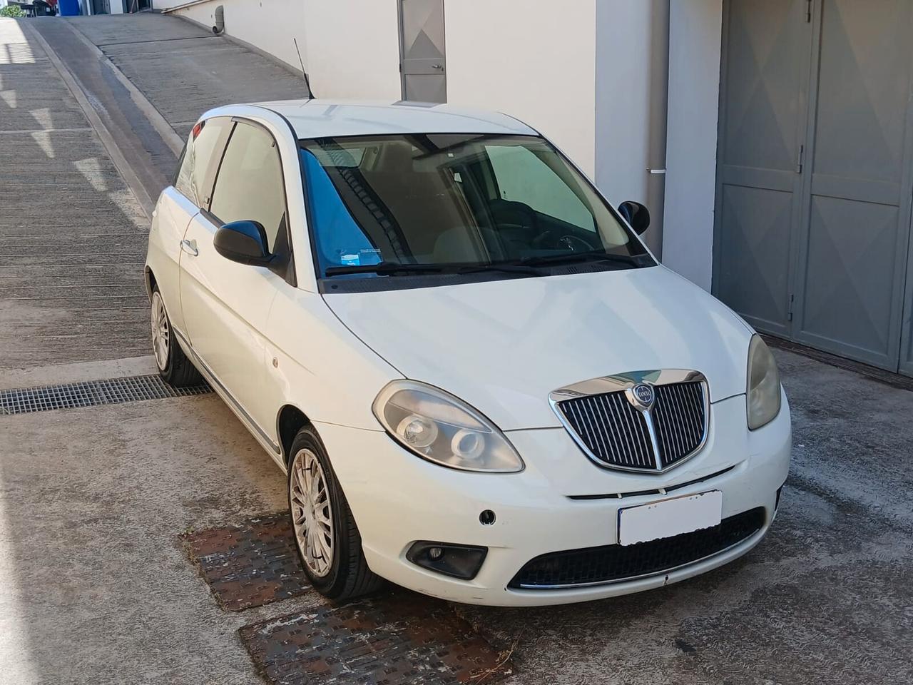 Lancia Ypsilon 1.2 69 CV Unyca