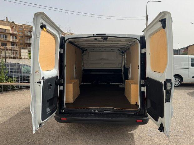 Renault Trafic 2.0 dCi 120CV Furgone anno 2020 SOL