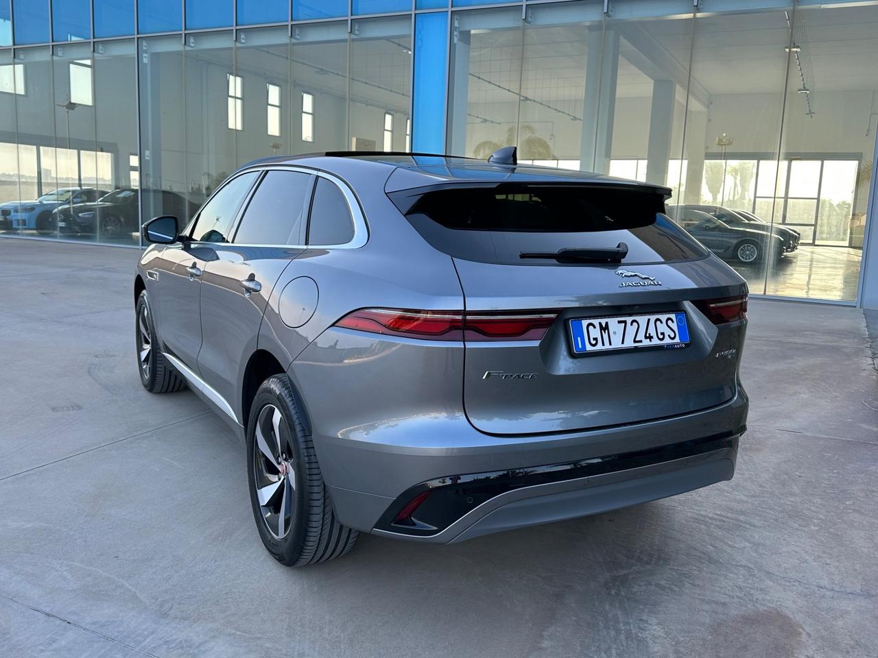 Jaguar F-Pace R-Dynamic S phev possibilità noleggio noscoring