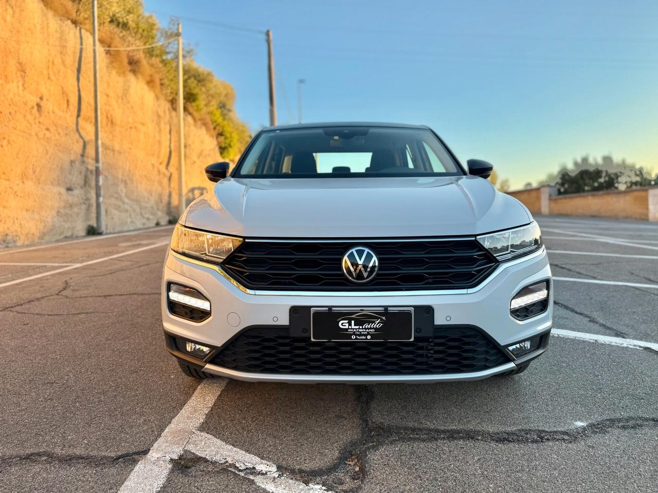 Volkswagen T-Roc/1.0 TSI 110 CV/CAR PLAY/CERCHI 17"/NEOPATENTATI