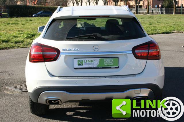 MERCEDES-BENZ GLA 180 Premium