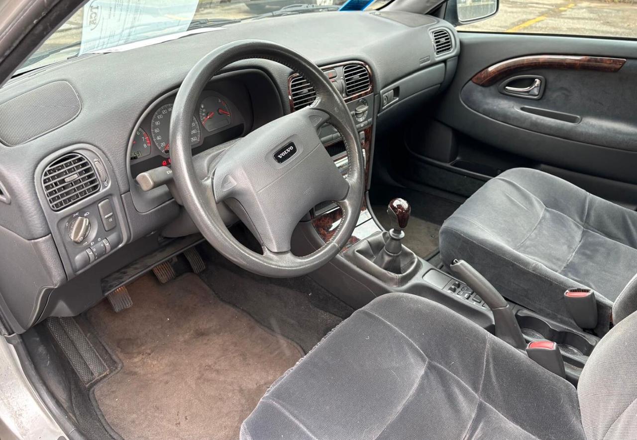 Volvo V40 1.6 16V cat