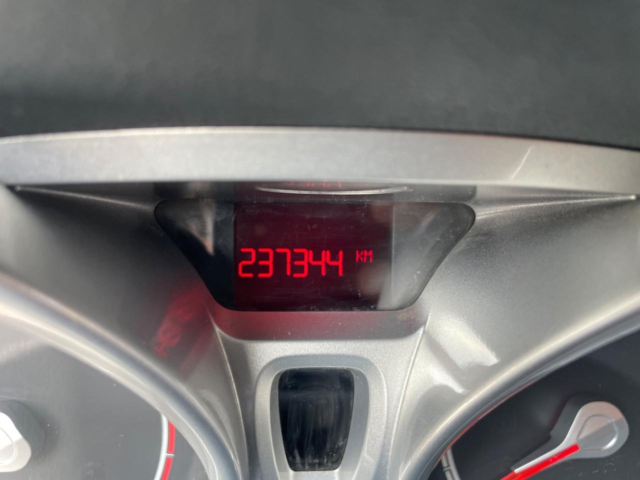 Ford Fiesta 1.4 TDCi 68CV 5 porte Titanium/GARANZIA