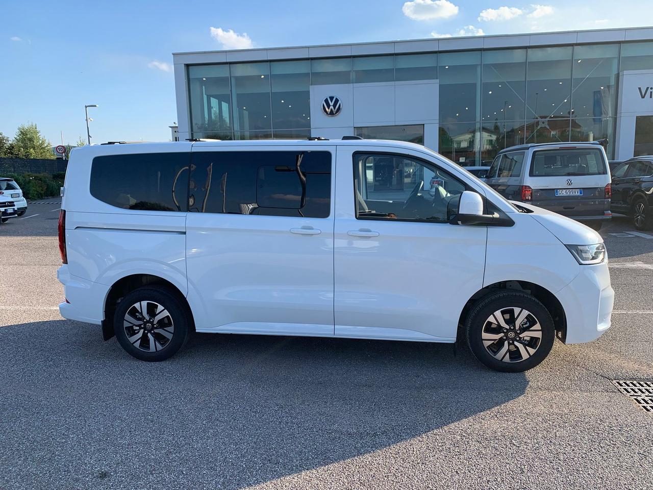 Volkswagen T7 Transporter t7 32 kombi 2.0 tdi 150cv l1