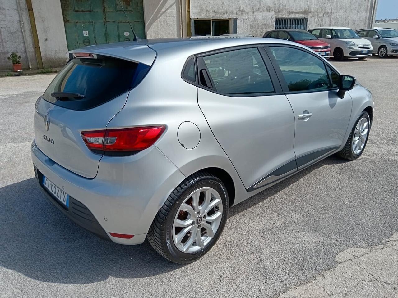 Renault Clio dCi 8V 90 CV EDC 5 porte Moschino Intens CAMBIO AUTOMATICO