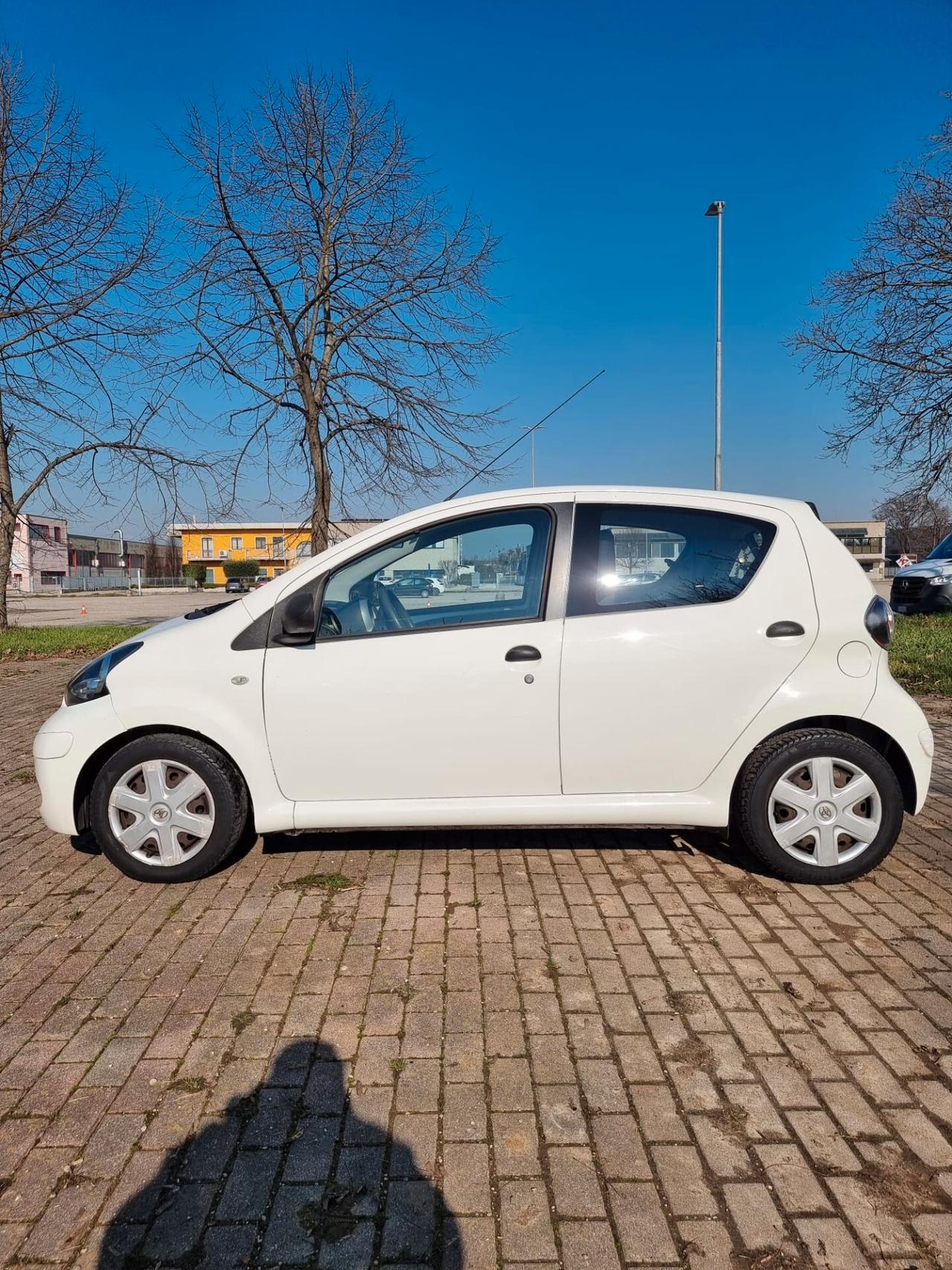 Toyota Aygo 1.0 12V VVT-i 5 porte benzina per neopatentati