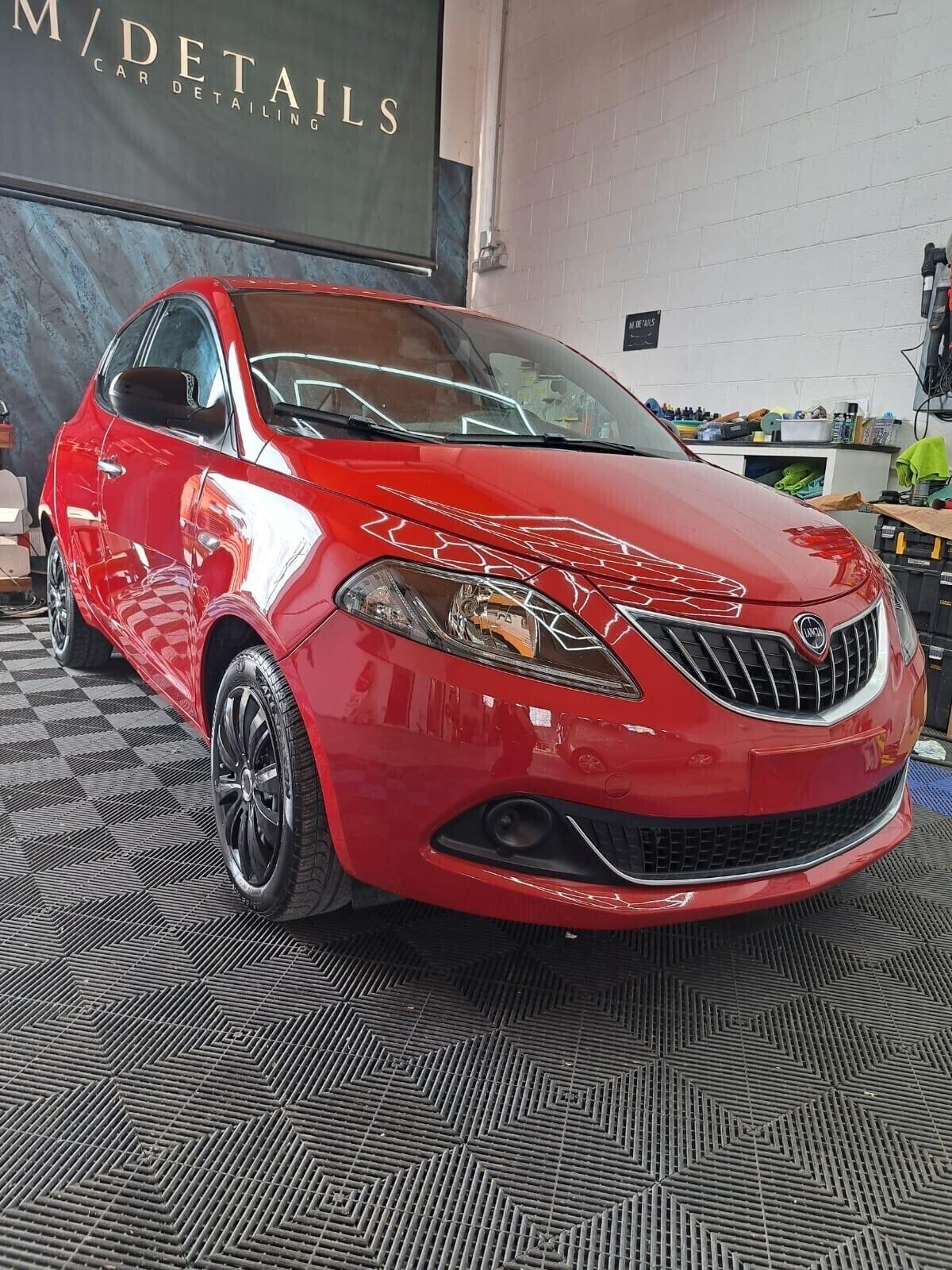 Lancia Ypsilon 1.0 FireFly 5 porte S&S Hybrid Ecochic Silver