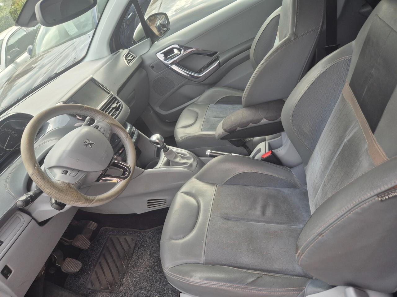 Peugeot 208 1.4 HDi 68 CV 3 porte Allure