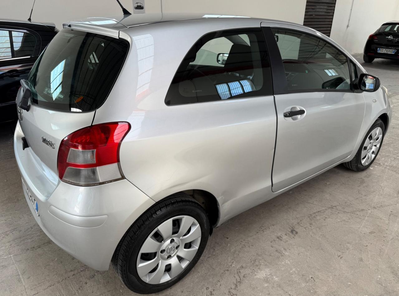 Toyota Yaris 1.0 Benzina 69Cv 3 porte - 2011