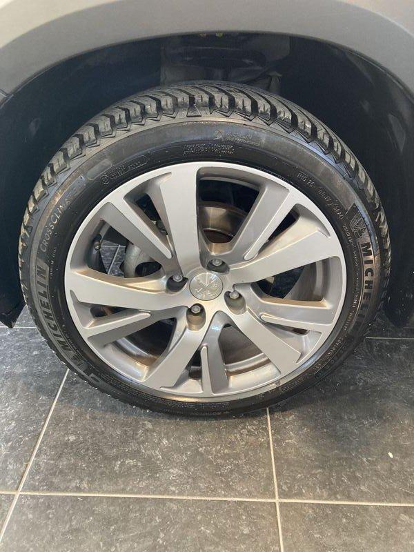 Peugeot 2008 BlueHDi 100cv Black Matt