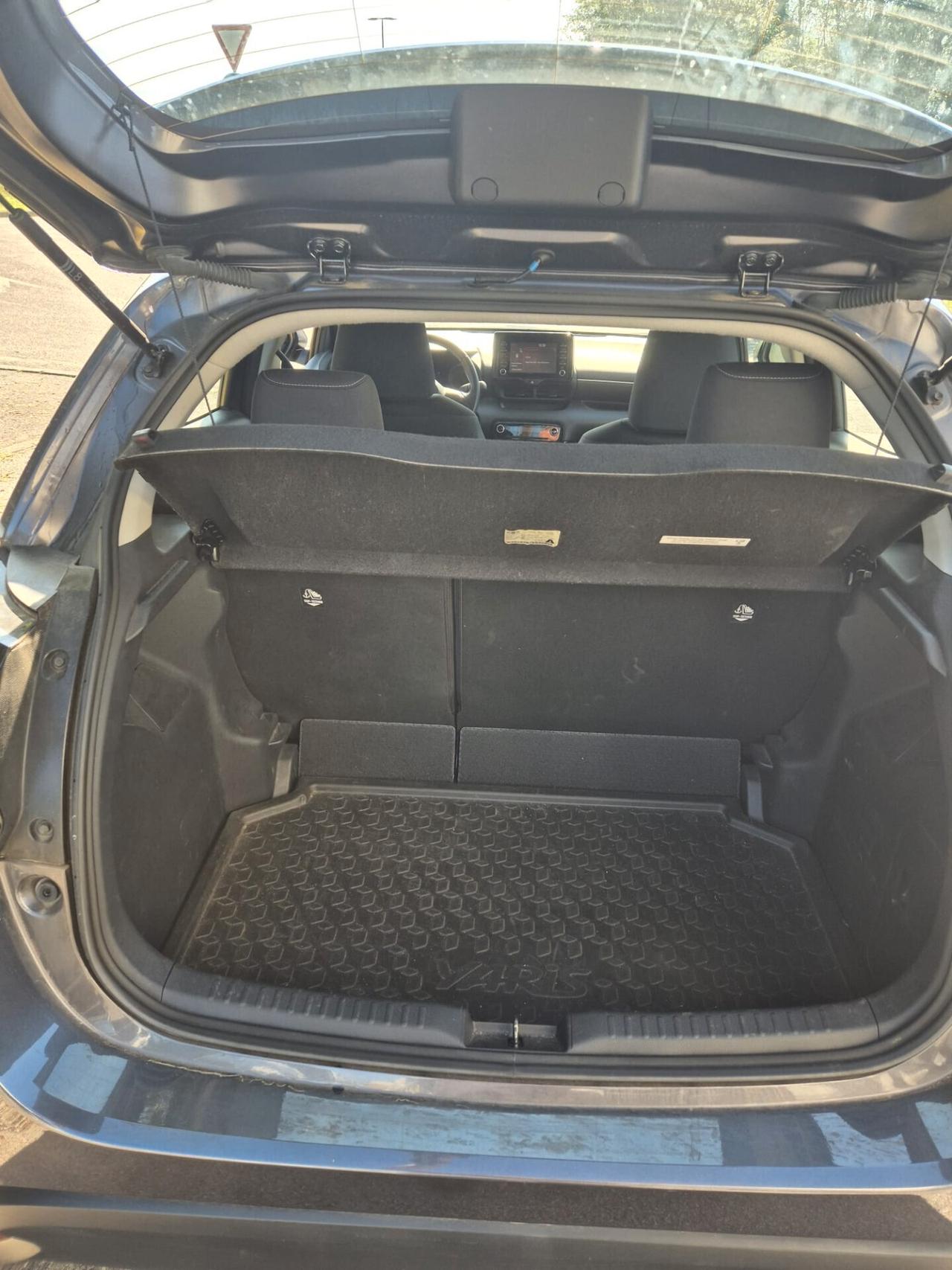 Toyota Yaris 1.5 Hybrid 5 porte Trend CON 7 ANNI DI GARANZIA MECCANICA