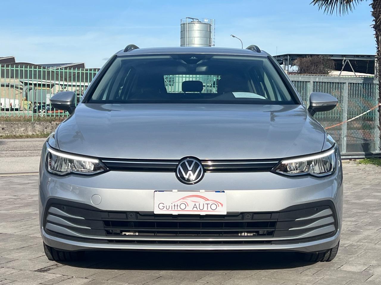 Volkswagen Golf Variant 2.0 TDI SCR Life FINANZIABILE