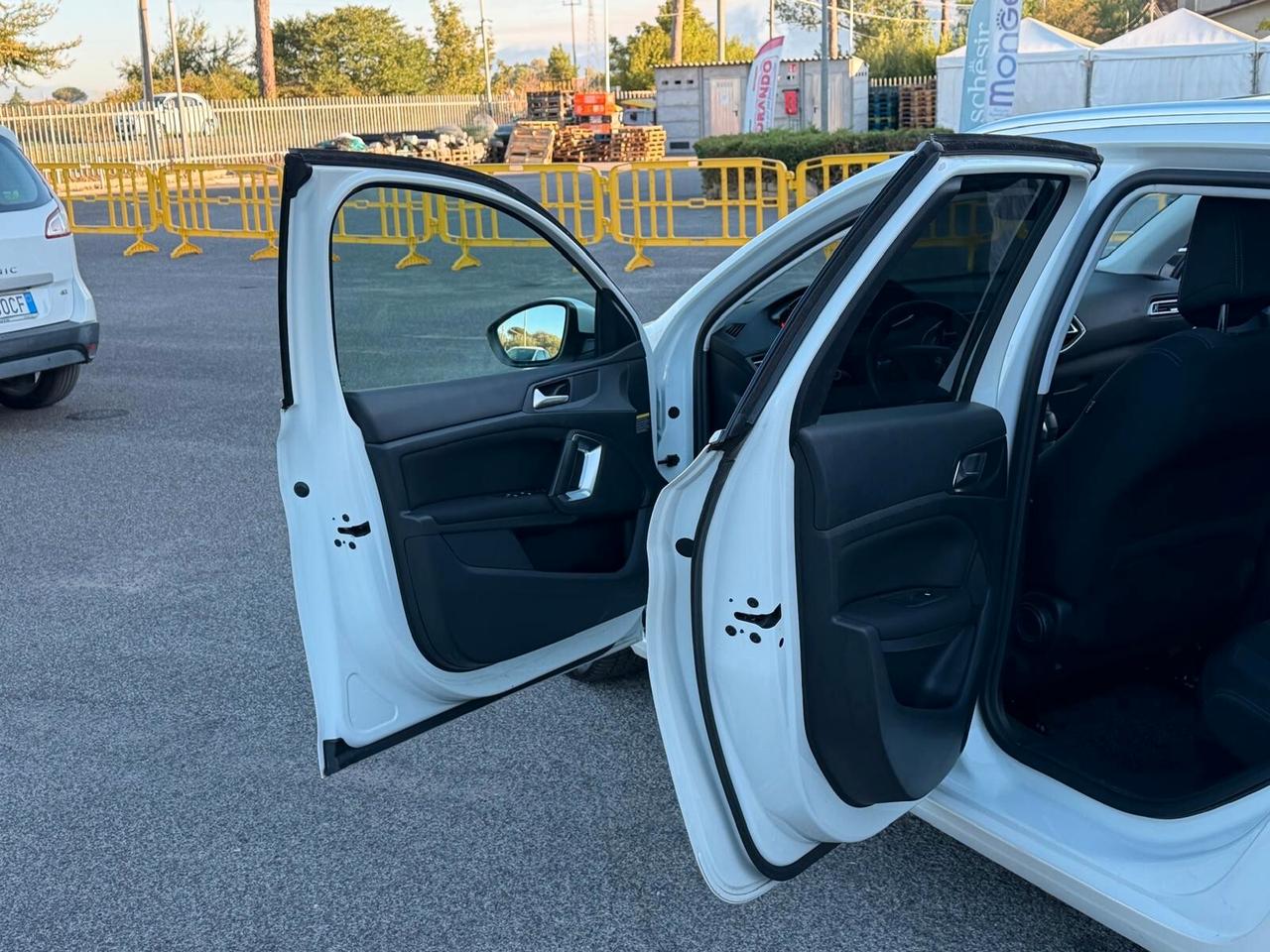Peugeot 308 1.6 BLUEHDI 120 EAT6 S&S SW ALLURE 2016