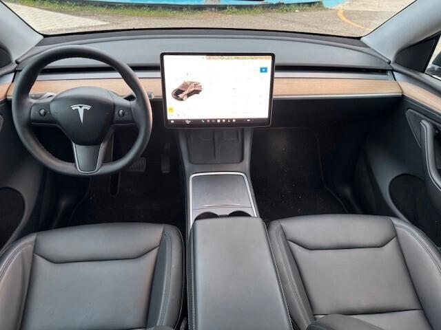 Tesla Model Y AWD dual motor