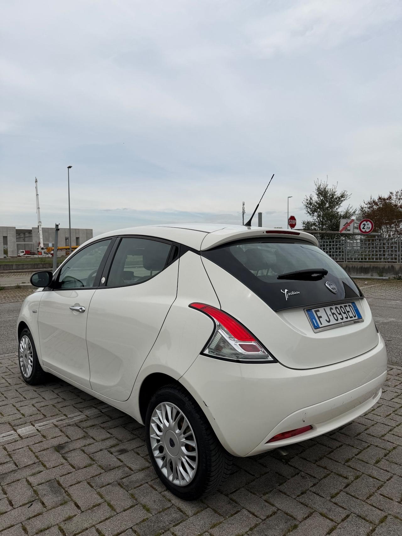 Lancia Ypsilon 1.2 69 CV 5 porte GPL Ecochic Gold