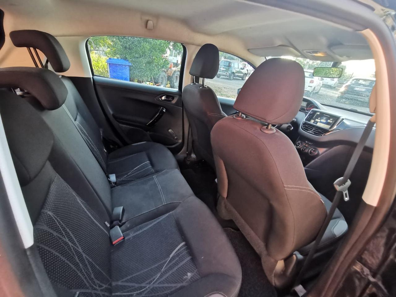 Peugeot 208 1.4 HDi 68 CV 5 porte Allure
