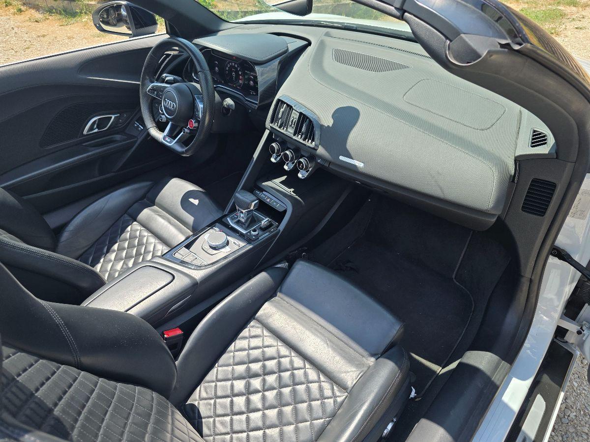 AUDI R8 V10 SPYDER QUATTRO PERFORMANCE
