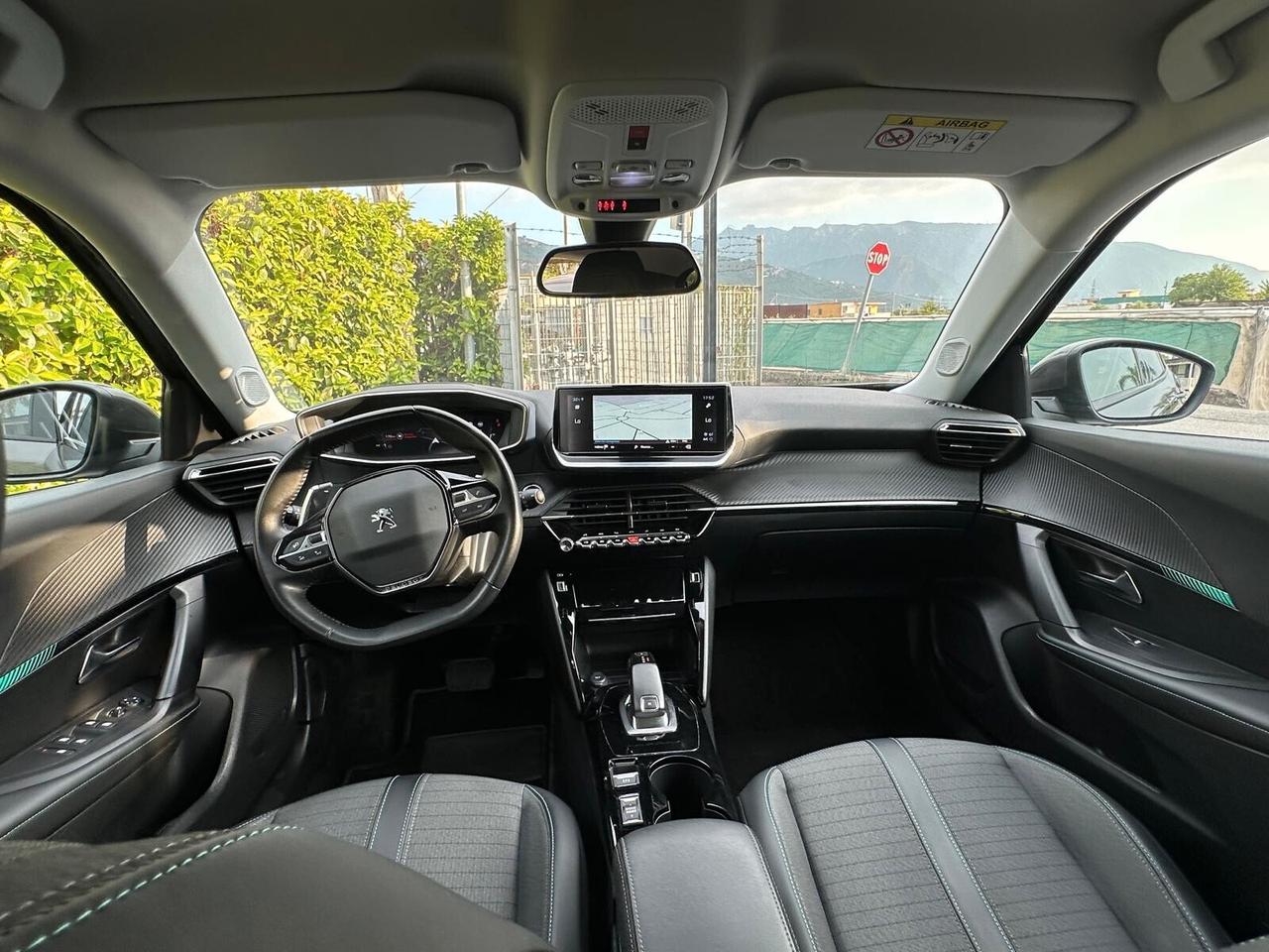 Peugeot 2008 BlueHDi 1.5HDI 130 S&S EAT8 Allure 2021 COCKPIT