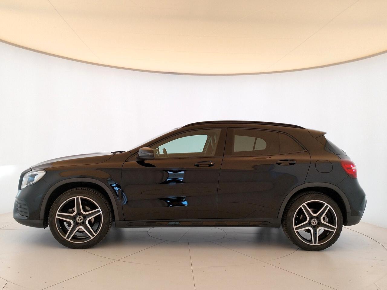 Mercedes-benz GLA 180 Night Edition- NEOPATENTATI
