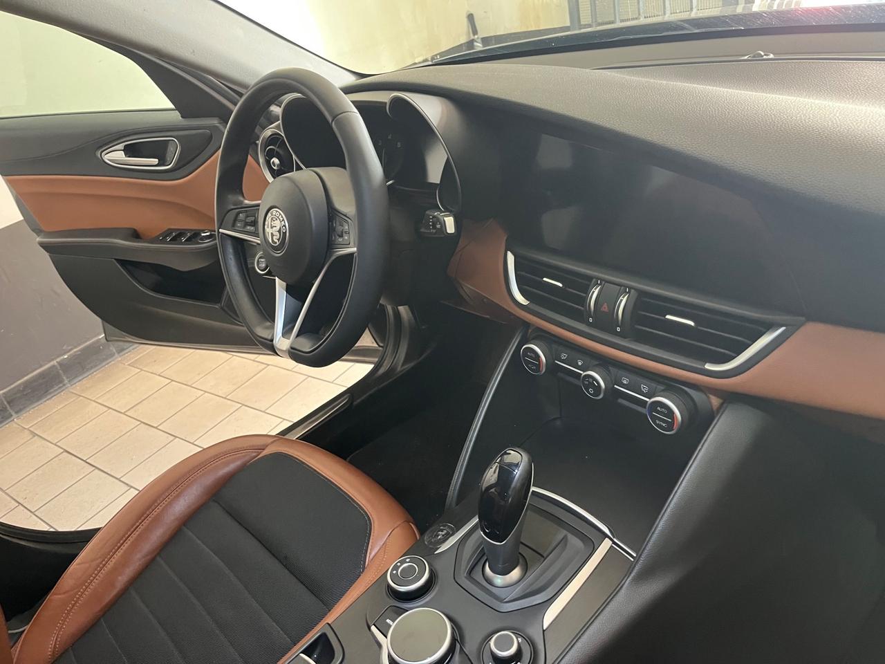 Alfa Romeo Giulia 2.2 180 CV AT8 Business Sport Launch Ed.