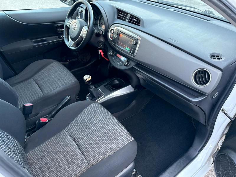 Toyota Yaris 5 Porte 1.0 BENZ 69 CV ADATTA A NEOPATENTATI