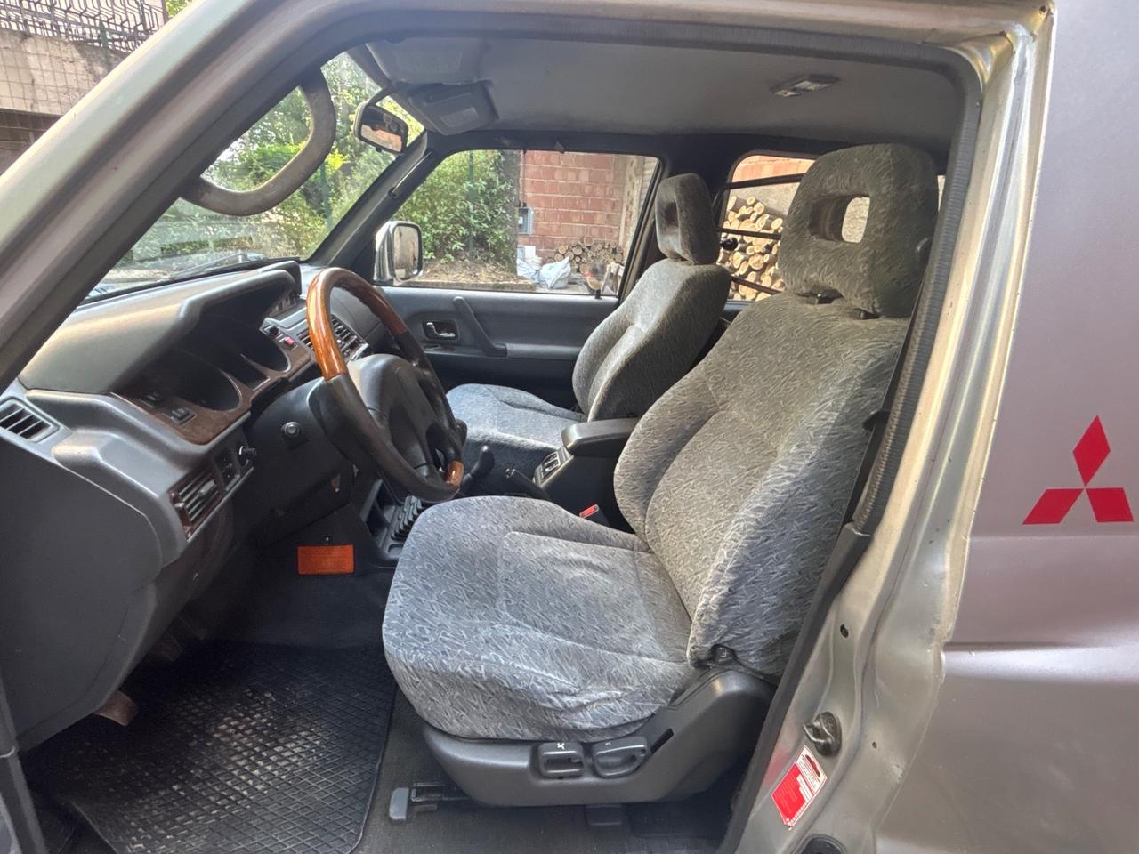 Mitsubishi Pajero 2.8 TDI MT GLS Target Autocarro