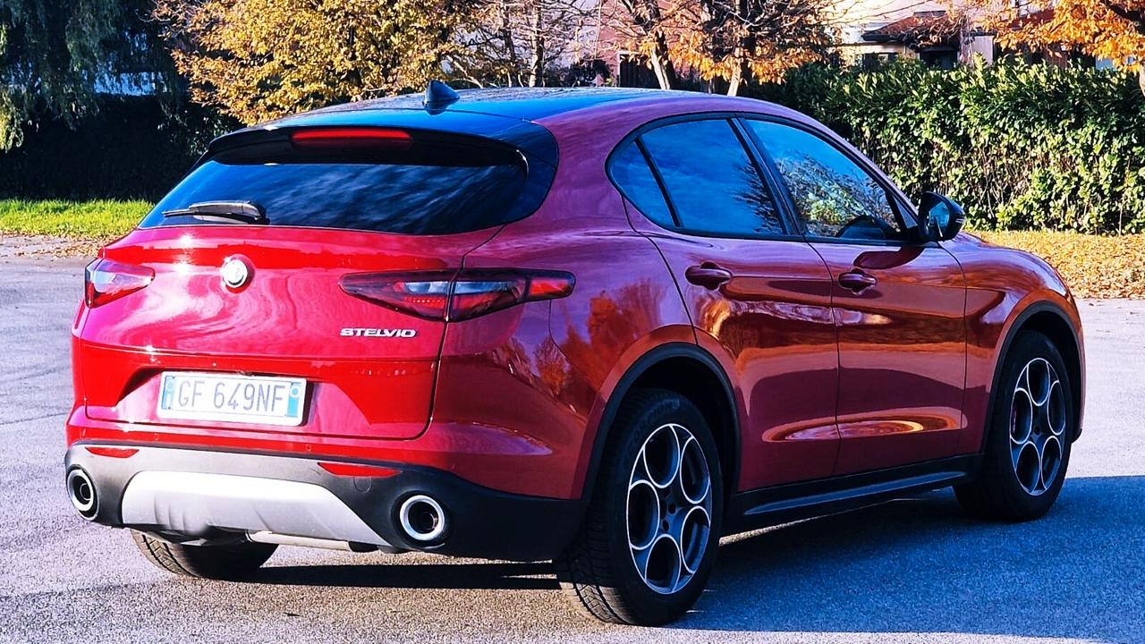 Alfa Romeo Stelvio 2.2 Turbodiesel 160 CV Rosso Edizione Gancio Traino