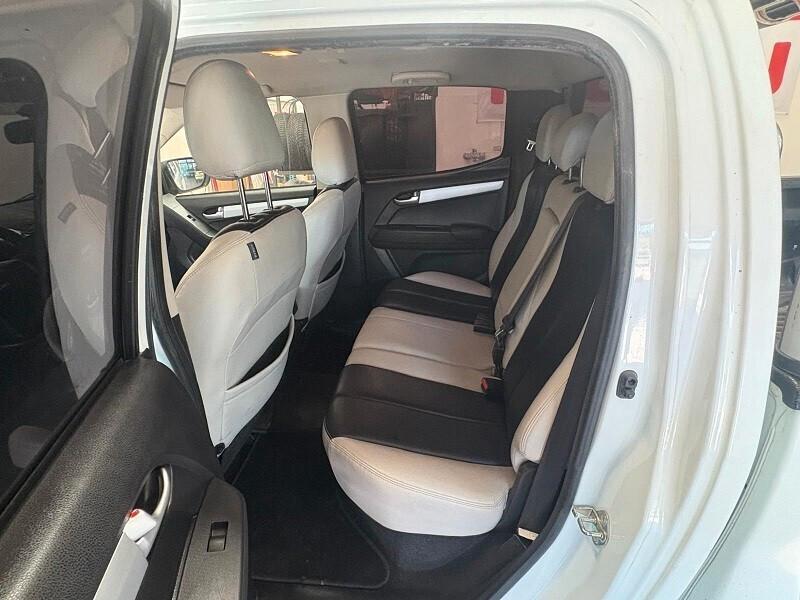 ISUZU PICK-UP-D-MAX DOUBLE-CAB POSTI 5 CAMBIO AUT. Diesel1.9 Km 216.605 Garanzia 12 mesi