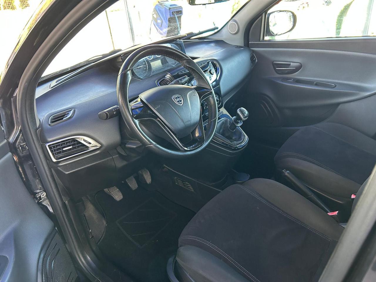 Lancia Ypsilon 1.2 69 CV 5 porte S&S Silver