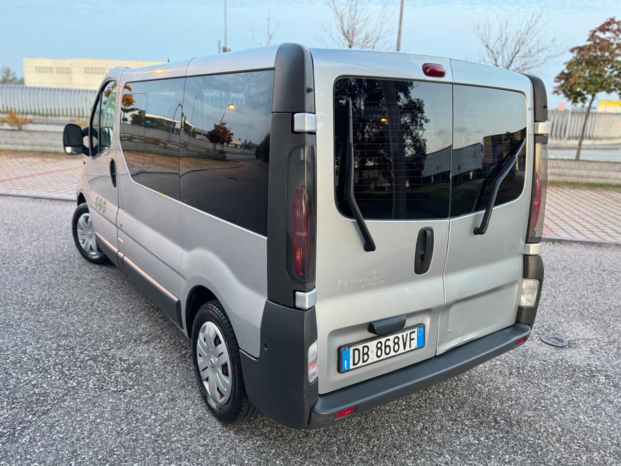 Renault Trafic T29 1.9 dCi/100cv 9 Posti