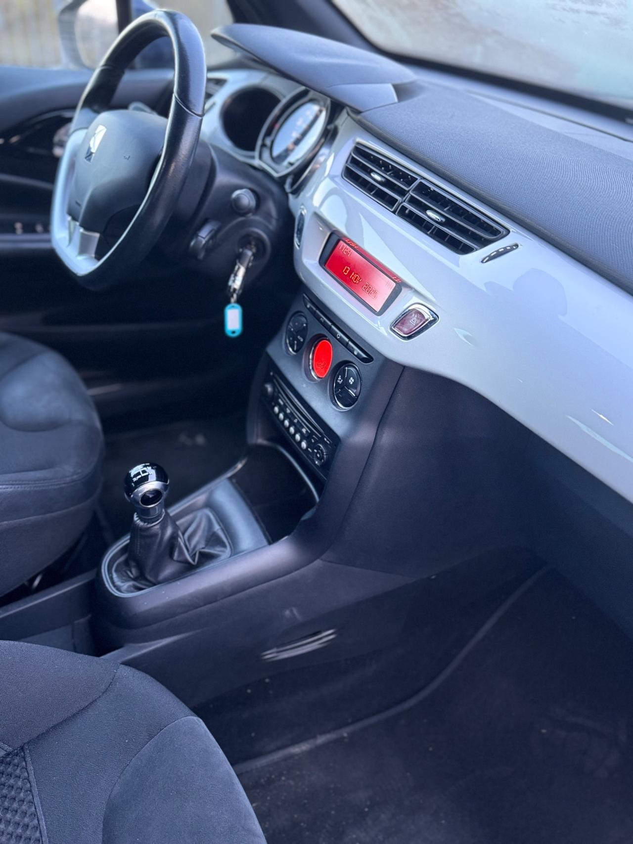 DS 3 1.2 VTI 82 JUST BLACK – FULL OPTIONAL