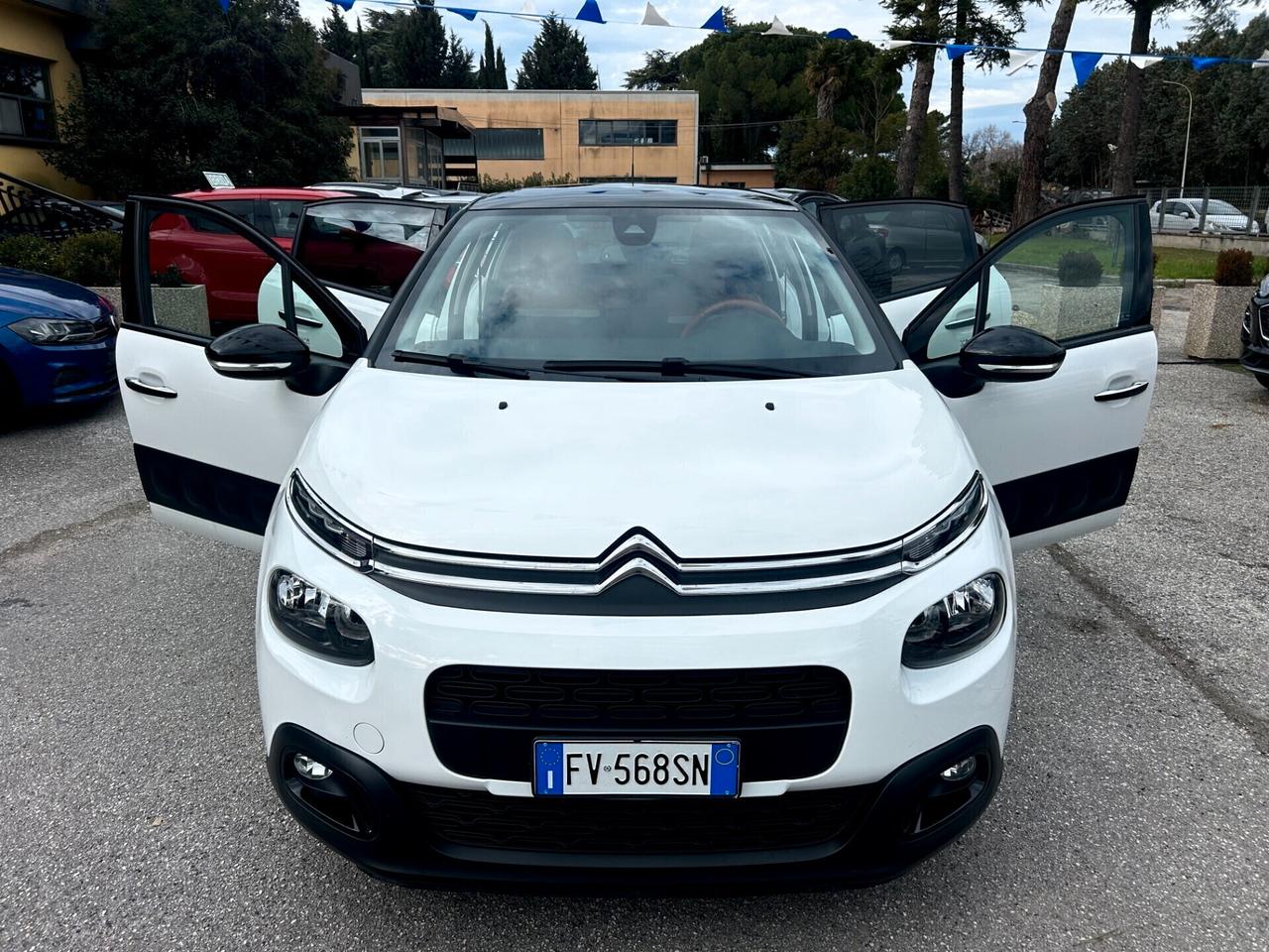 " UNA CHICCA " Citroen C3 PureTech EAT6 ELLE s