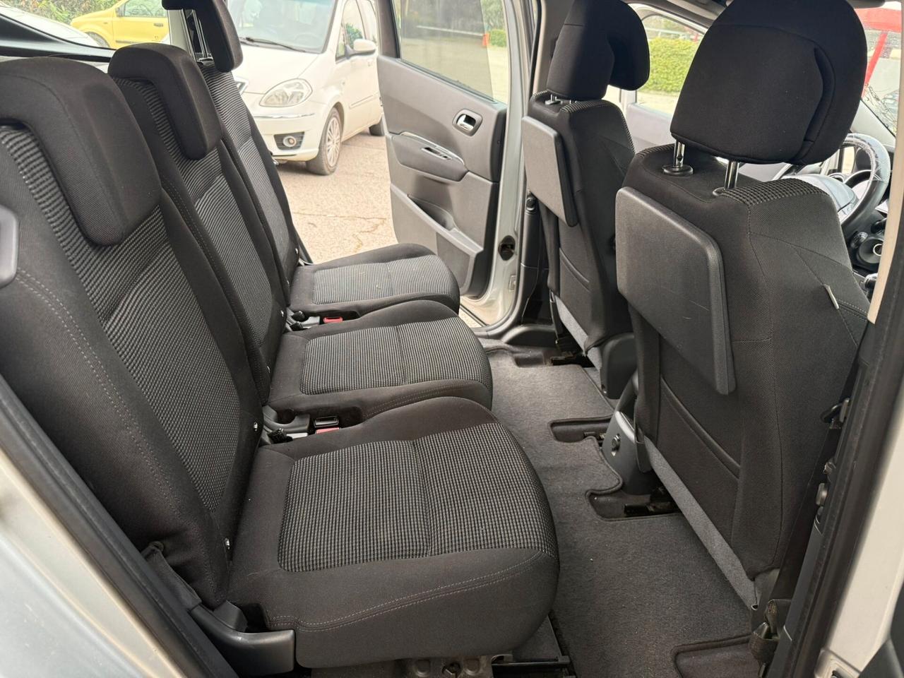 Peugeot 5008 1.6 HDi 112CV Féline